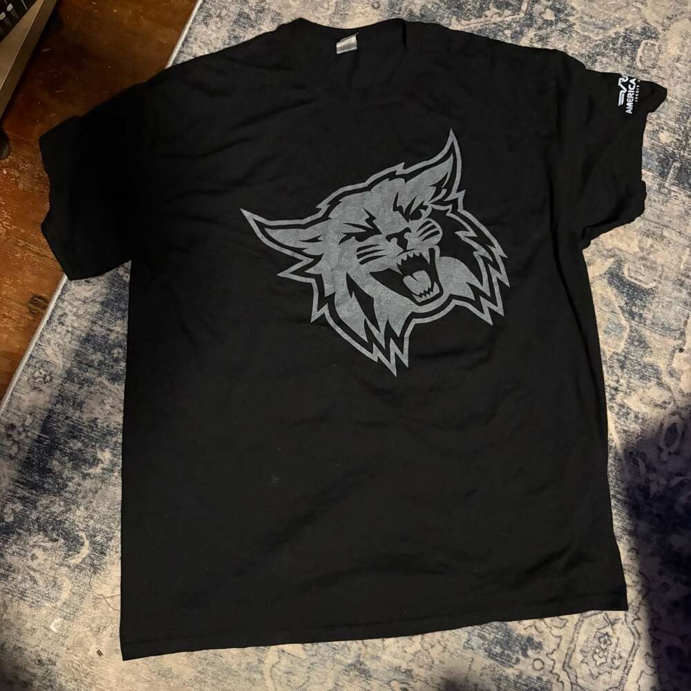 Gildan Black T-Shirt with Wildcats Logo